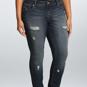 Torrid Skinny Jean - Med Wash w Destruction SZ 18